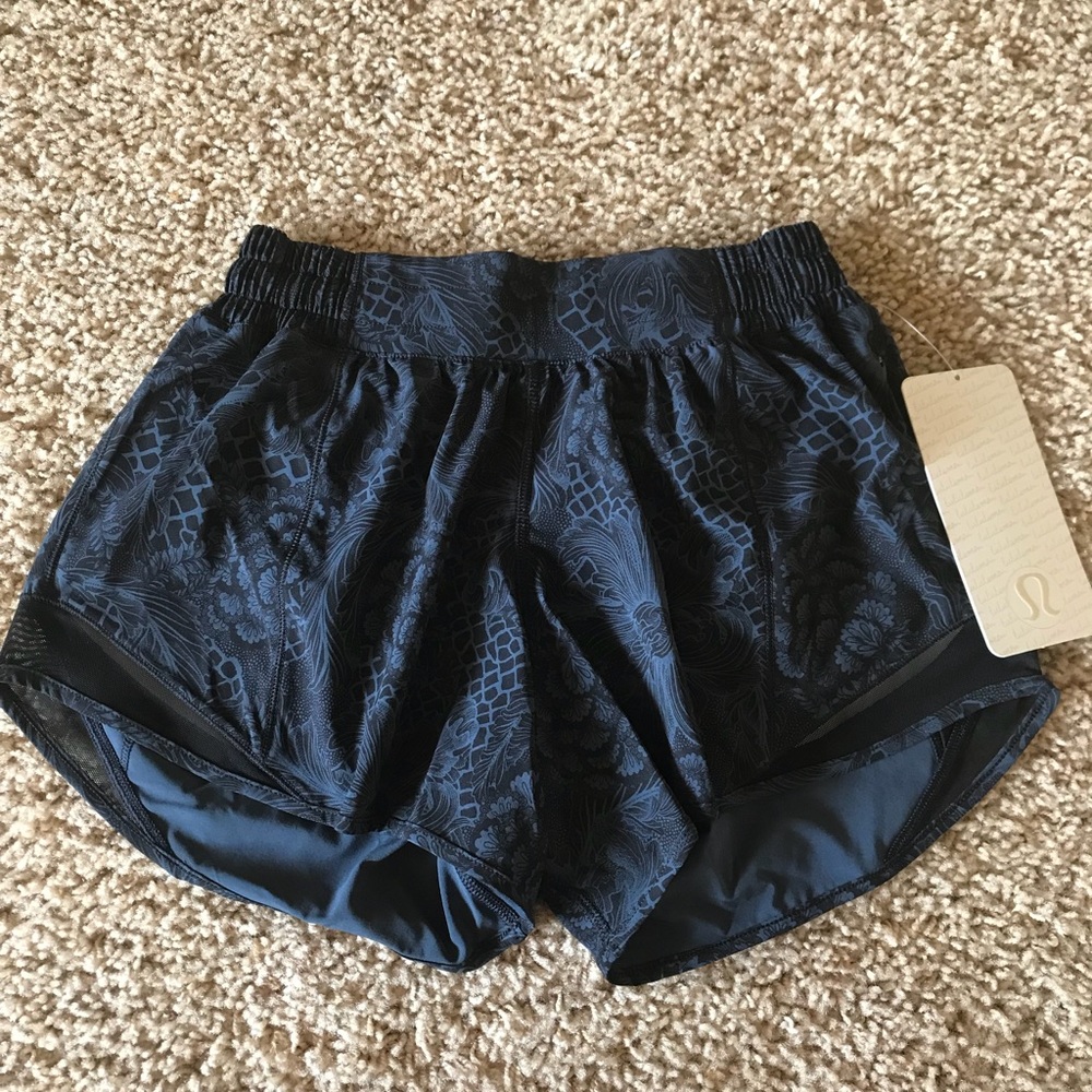 Lululemon Hotty Hot Short II